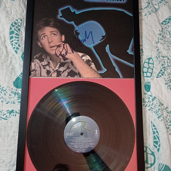 Paul McCartney Autographed Album - Picture 6 of 7
